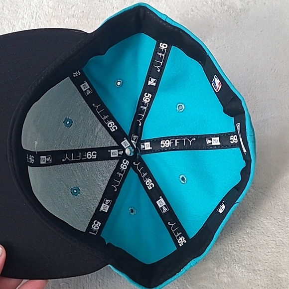 New Era 59FIFTY Miami Heat Fitted Hat Size 8 Teal Black NBA Cap Streetwear Rare - Picture 7 of 10